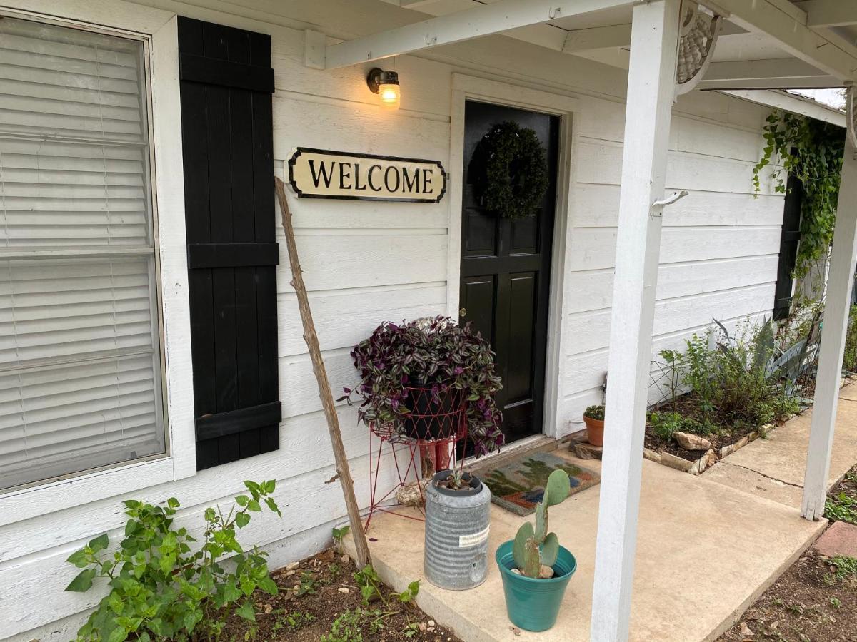 Pecan St. Parlor Haus Downtown Bandera, Tx Exterior foto